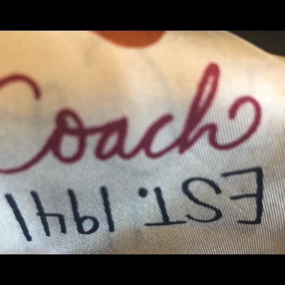 Selection of scarves - Picture 7 of 9